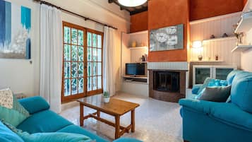 Télévision, cheminée