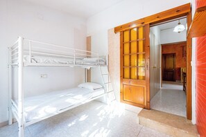 5 habitaciones, tabla de planchar con plancha y wifi gratis