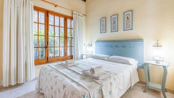 5 bedrooms, iron/ironing board, free WiFi, bed sheets