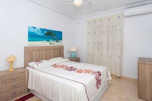 3 bedrooms, iron/ironing board, WiFi, bed sheets - CH Villa Rio Tajo Rojales (Rojales)