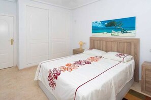 3 chambres, fer et planche à repasser, Wi-Fi, draps fournis