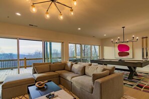TV, fireplace, offices