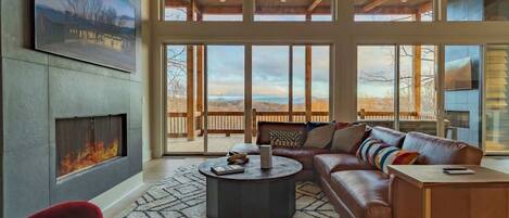 Télévision, cheminée, espaces bureaux