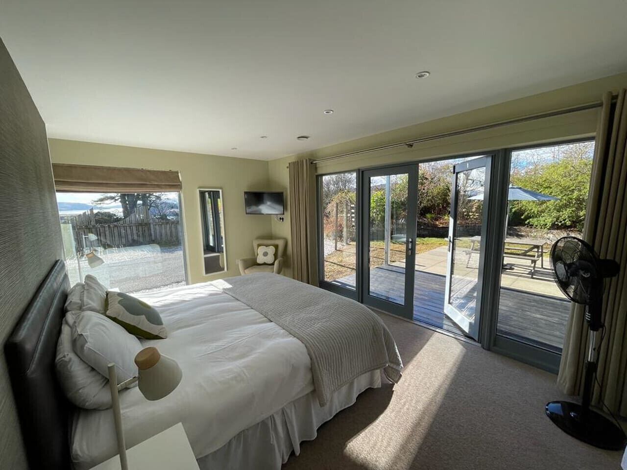 4 bedrooms, desk, iron/ironing board, WiFi