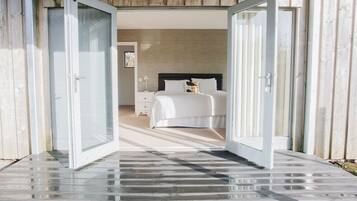 4 bedrooms, desk, iron/ironing board, WiFi