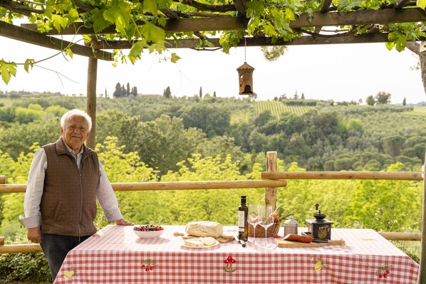 تناول الطعام بالخارج