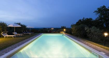 AGRITOURISM PISA HILLS-GIRASOLE. PRIVATE OUTDOOR AREA. POOL & JACUZZI.