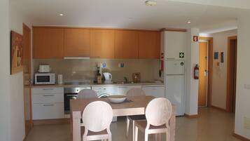 Coffee/tea maker, fridge, microwave, oven