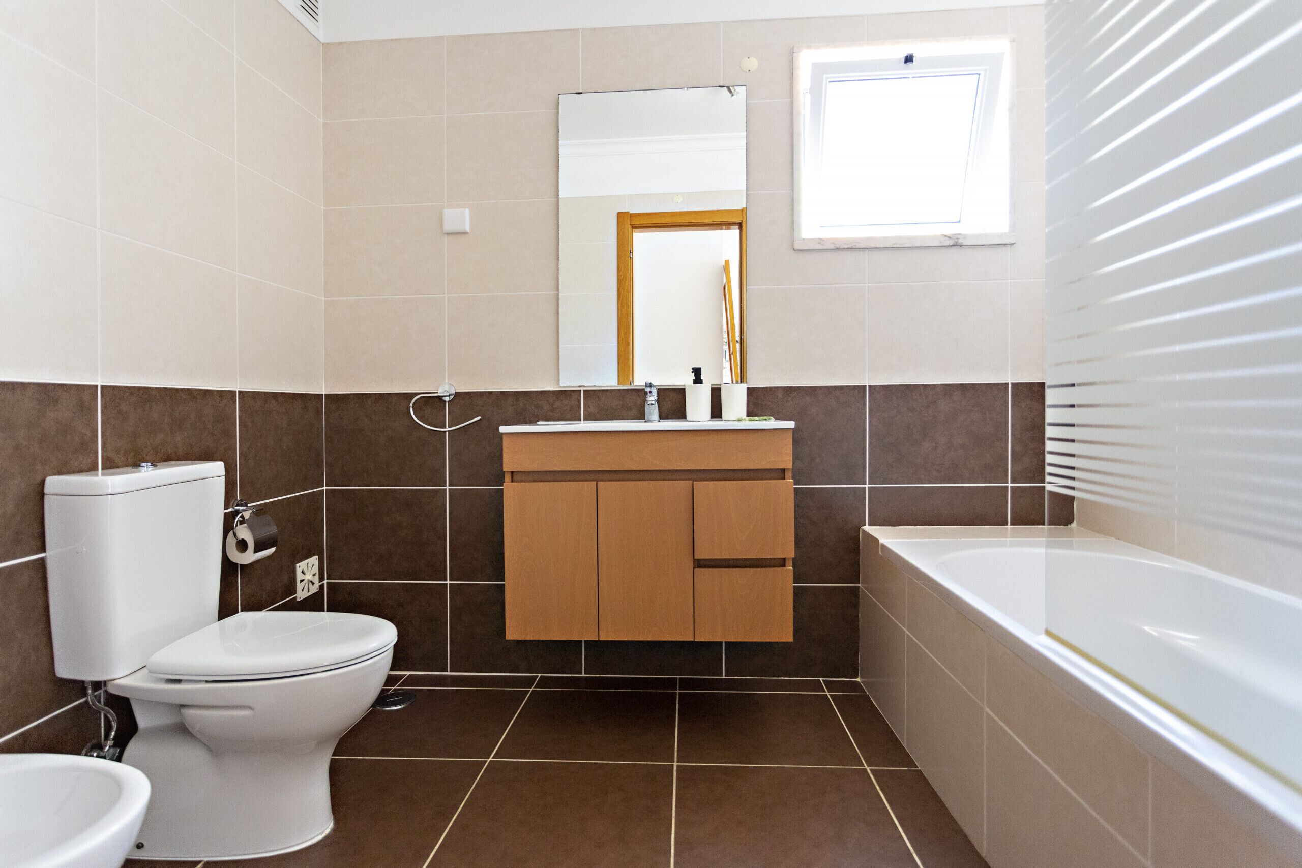 Bathtub, hair dryer