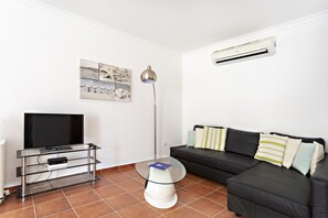 TV - Apt with access to swimming pool and garage space (Tavira)