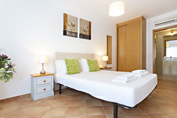 2 bedrooms, iron/ironing board, free WiFi