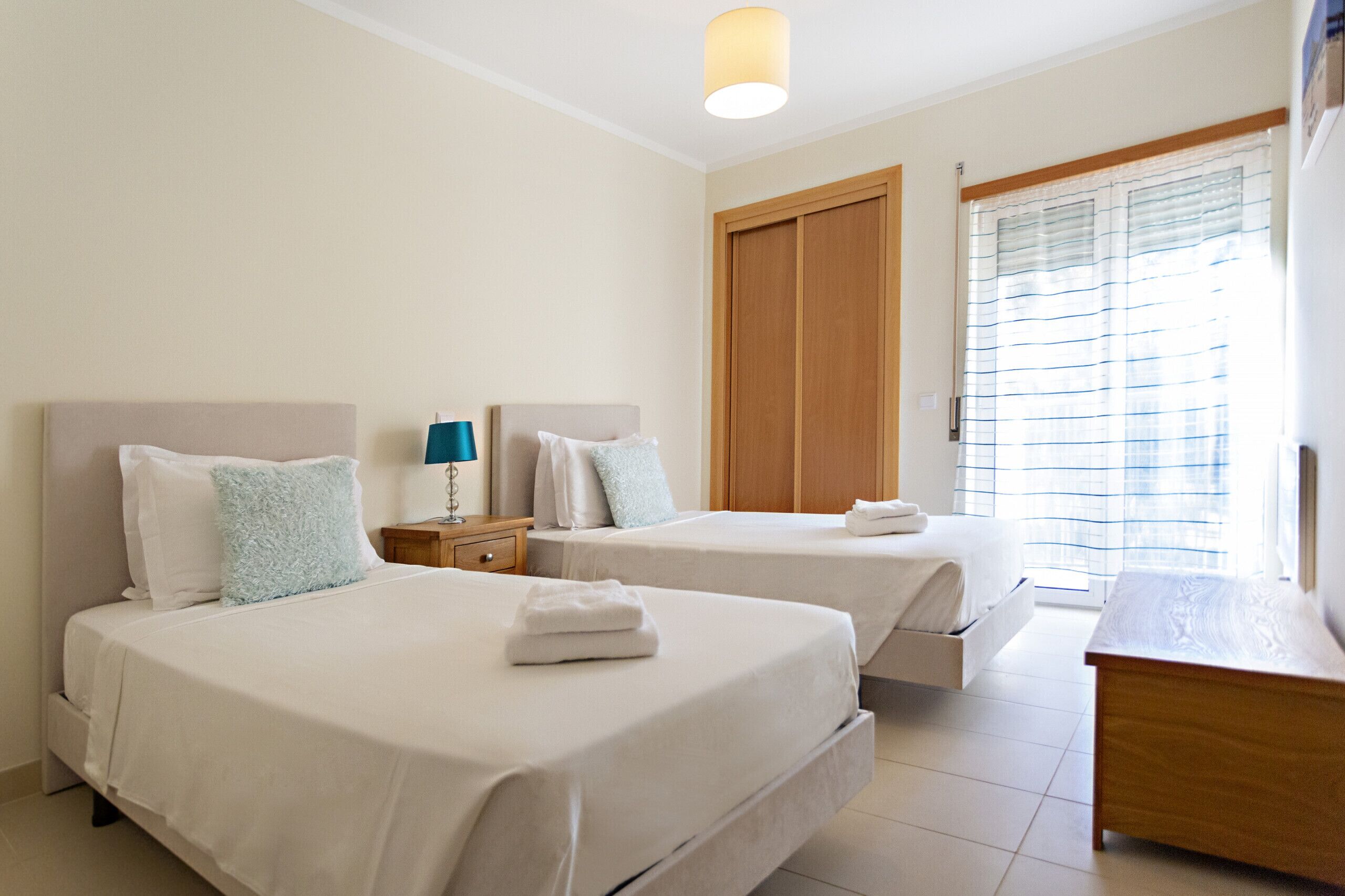 2 chambres, fer et planche à repasser, accès au Wi-Fi (inclus)
