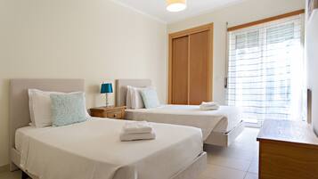 2 bedrooms, iron/ironing board, free WiFi