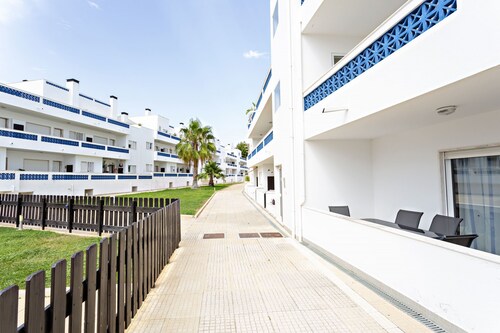 Equipped flat, with access to swimming pool