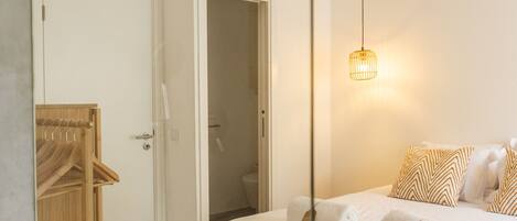 2 bedrooms, iron/ironing board, free WiFi