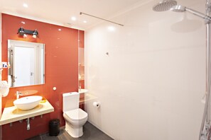 Douche, sèche-cheveux