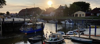 Vacation apartment "Norderhus" (WH2) with 70sqm - quiet central location - with balcony