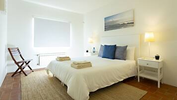 2 bedrooms, iron/ironing board, WiFi (free)