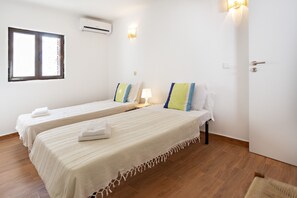 3 quartos, ferros/tábuas de passar roupa, Wi-Fi de cortesia