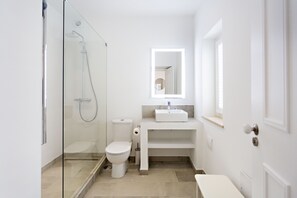 Bathtub, hair dryer - Dream House, Historic Center, with Pool, 8 People (Tavira)