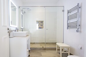 Bathtub, hair dryer - Dream House, Historic Center, with Pool, 8 People (Tavira)