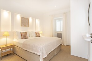 4 bedrooms, desk, iron/ironing board, free WiFi