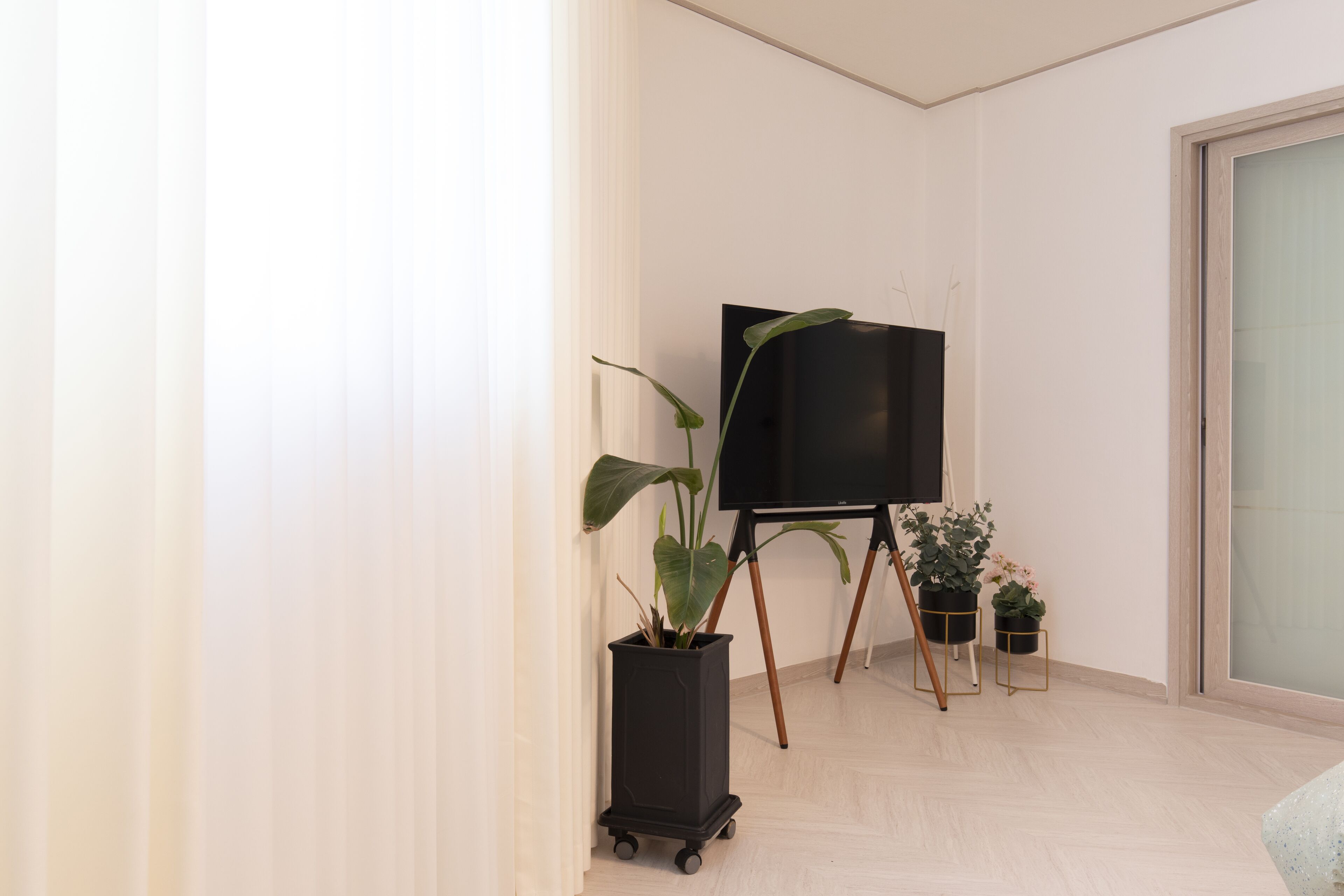 Basic Double Room | Individually decorated, individually furnished, laptop workspace