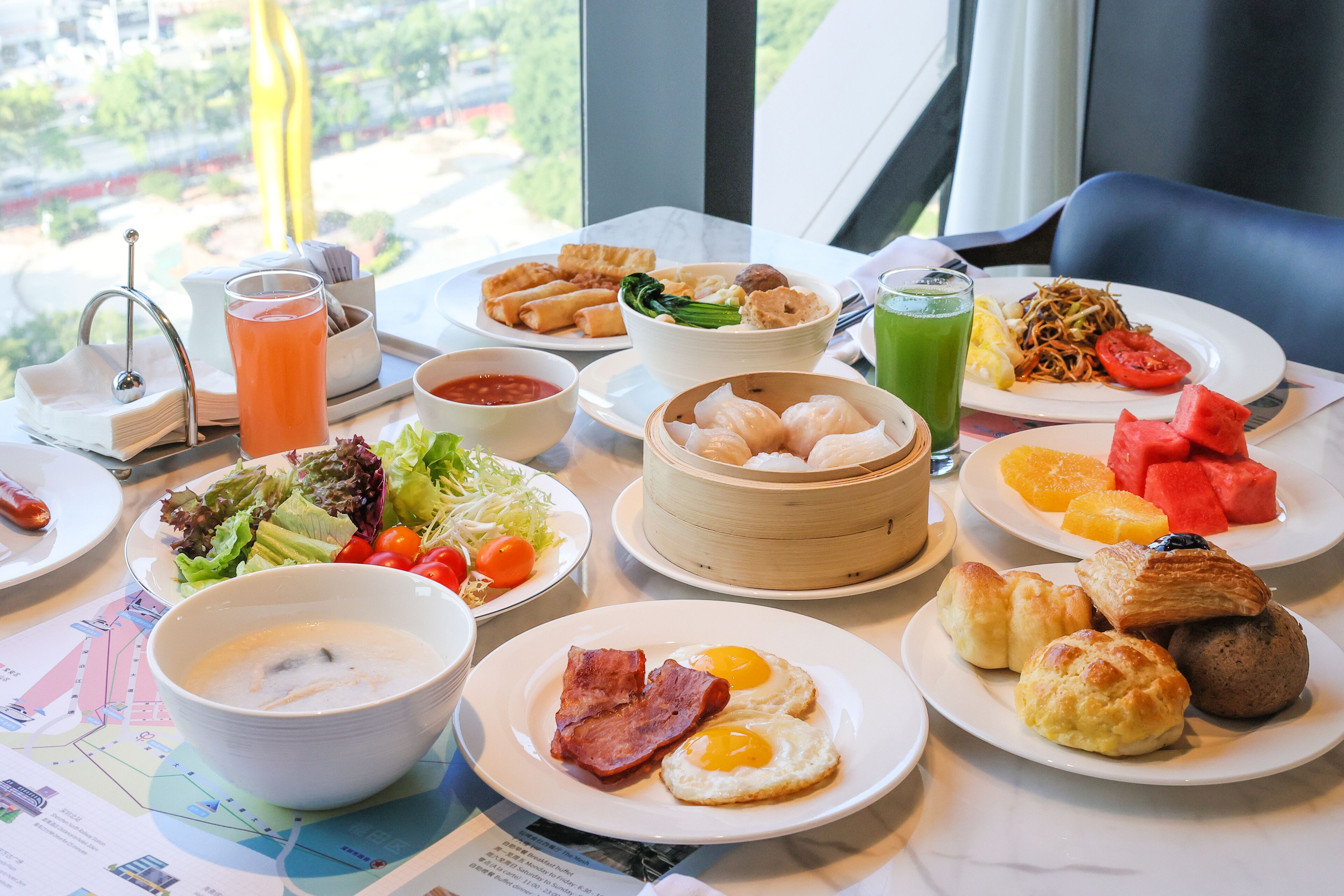 Daily buffet breakfast (CNY 168 per person)
