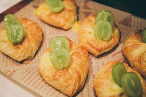 Daily buffet breakfast for a fee - Fairfield By Marriott Xi'An Chanba (Xi'an)