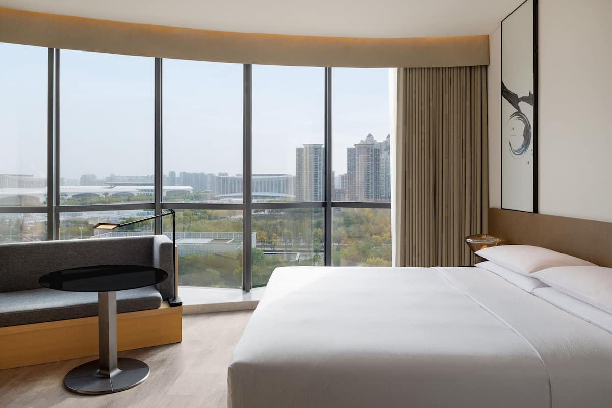 Down duvets, in-room safe, blackout curtains, soundproofing