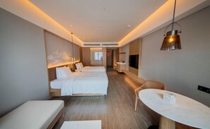 Family Room, 2 Katil Kelamin (Double) | Bar mini, peti besi dalam bilik, langsir/tirai gelap terus 