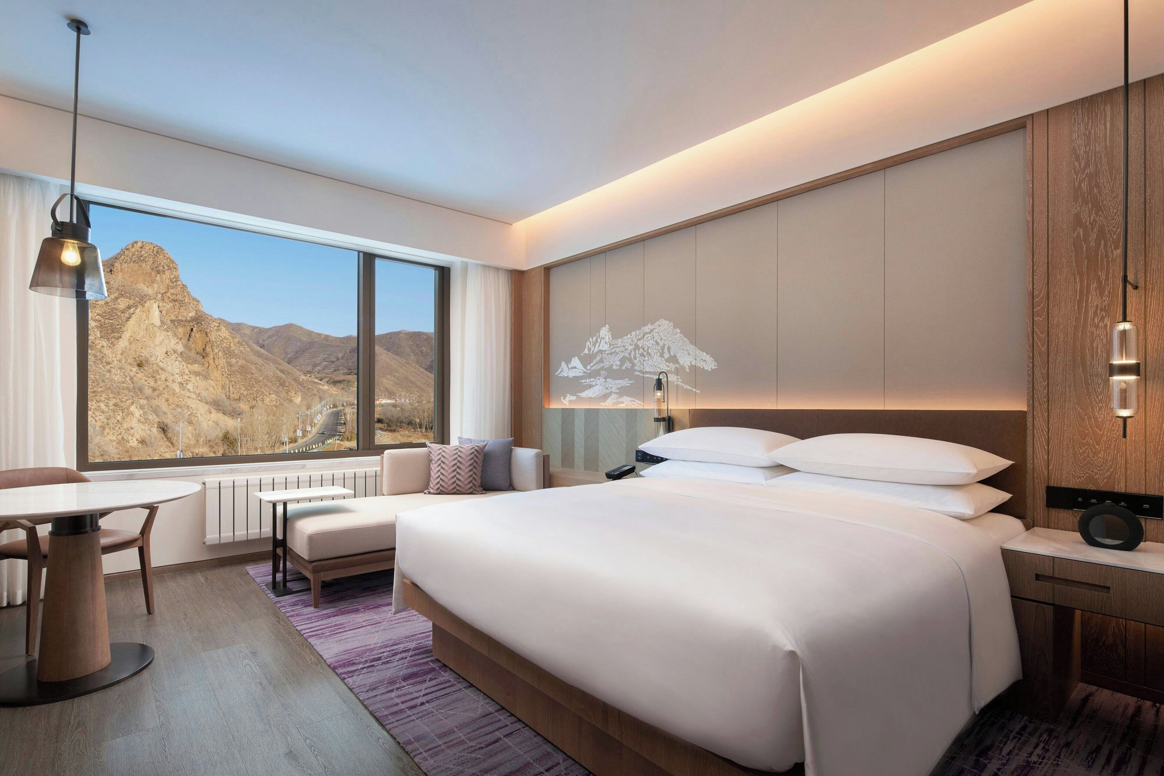 Minibar, caja de seguridad en la habitación y cortinas blackout 