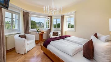 Desk, laptop workspace, blackout drapes, free WiFi