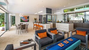 Interior - Villa De Claris, Brand New Villa (Uvita)