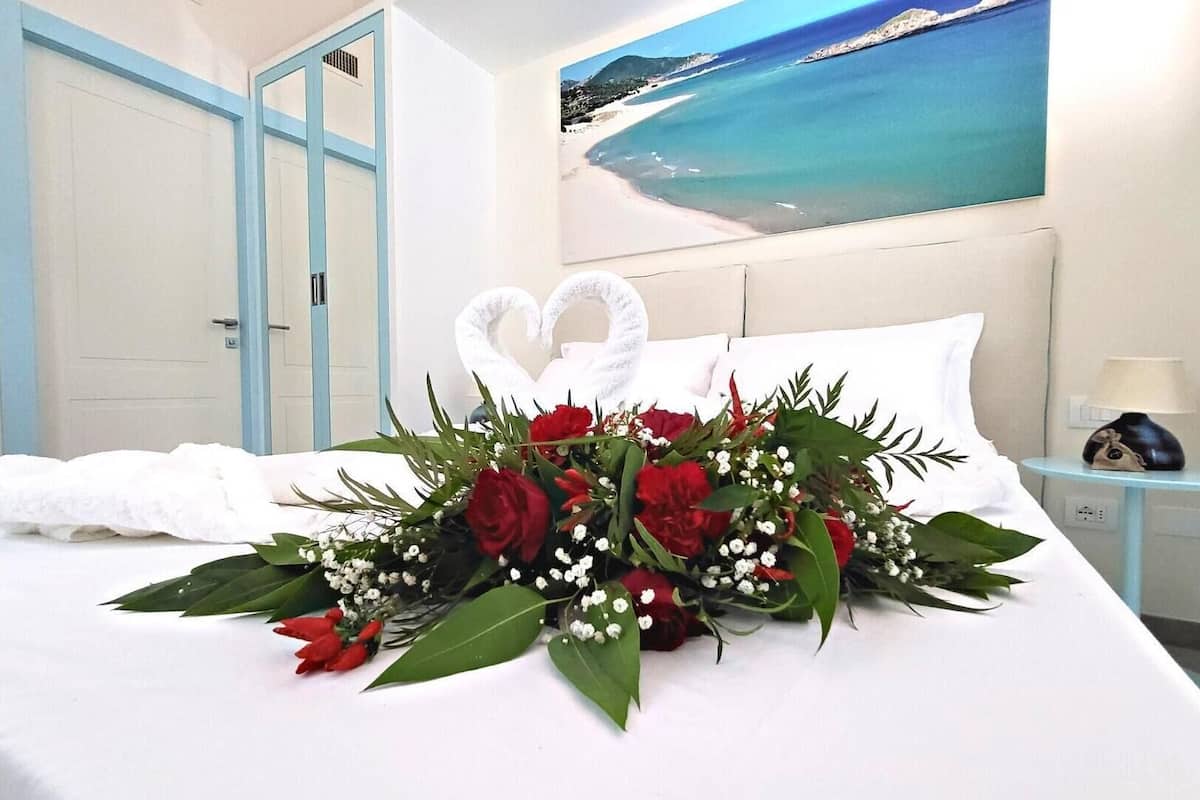 Luxury Suite | Premium bedding, down comforters, memory foam beds, minibar