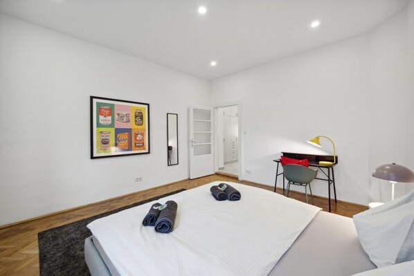 1 bedroom, desk, free WiFi, bed sheets