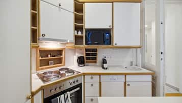 Fridge, microwave, oven, coffee/tea maker