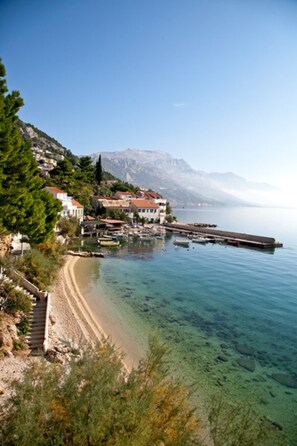 Sun loungers - Nice apartment with pool and partial sea view
 (Pisak)