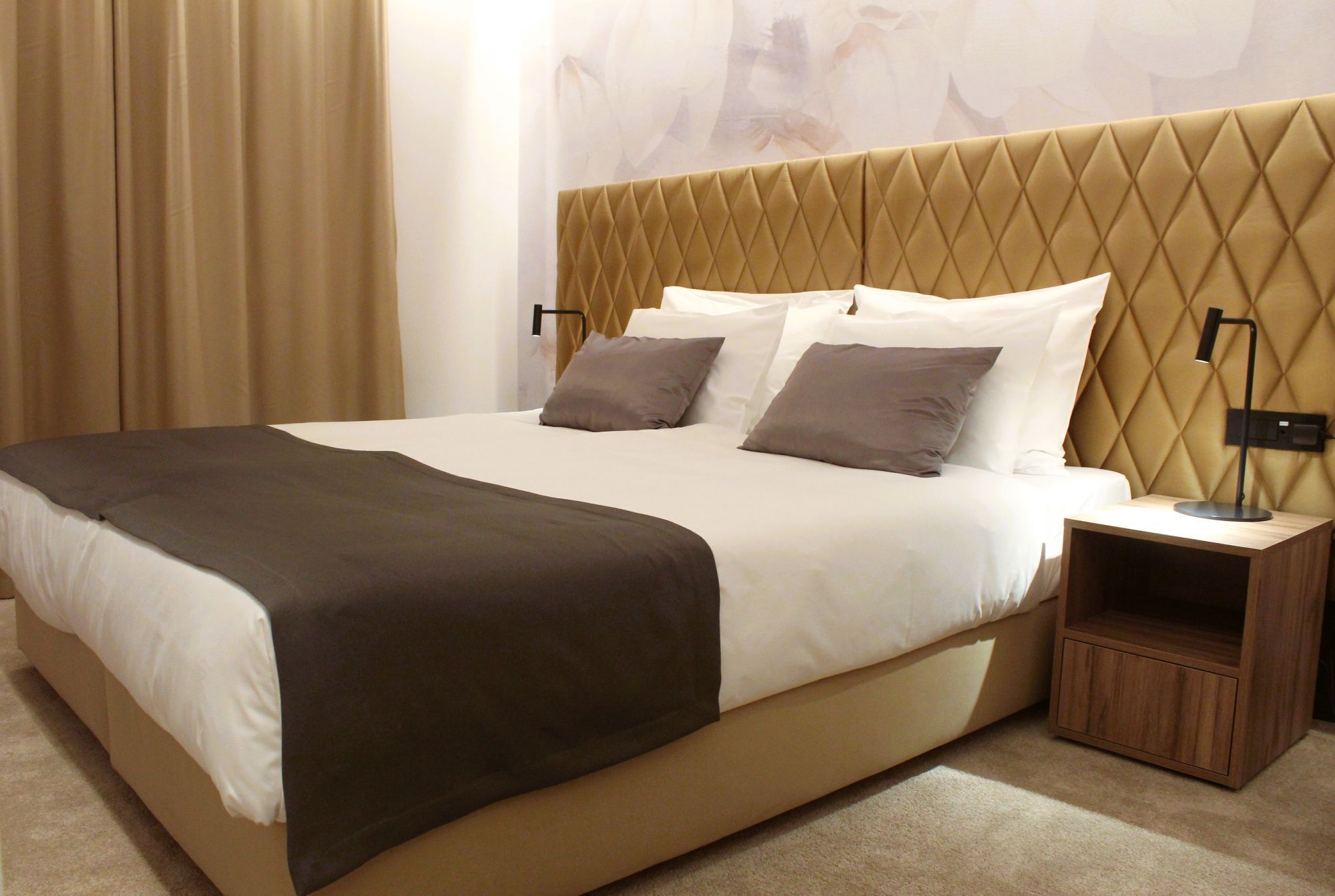 Superior Double or Twin Room | Minibar, in-room safe, desk, soundproofing