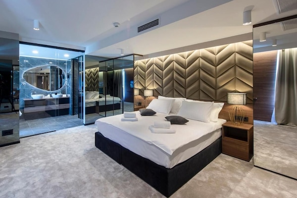 Superior Room | Minibar, in-room safe, desk, soundproofing