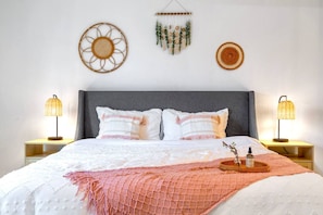 5 habitaciones, tabla de planchar con plancha, wifi y ropa de cama 