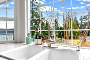 Interior - Gigantic 6b3b Home | Water View+Hot Tub+Game Room (Freeland)