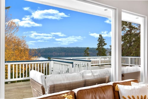 Gigantic 6b3b Home | Water View+Hot Tub+Game Room