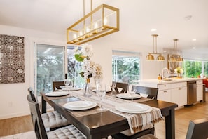 Dining - 6615 Green Lake · 3b2b Modern Unit w/ Stunning Green Lake View (Seattle)
