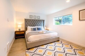 3 habitaciones, tabla de planchar con plancha, wifi y ropa de cama 