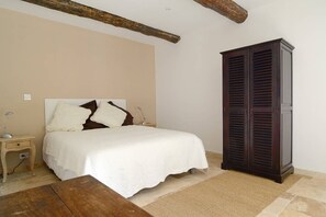 6 室のベッドルーム、旅行用ベビーベッド、WiFi、ベッドシーツ