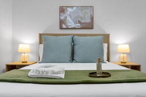 4 habitaciones, escritorio, tabla de planchar con plancha y wifi 