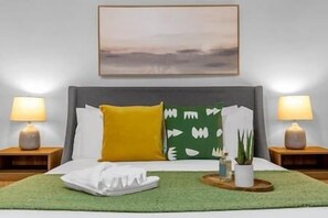 4 habitaciones, escritorio, tabla de planchar con plancha y wifi 