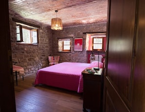 3 Schlafzimmer, Reisekinderbett, kostenloses WLAN, Bettwäsche