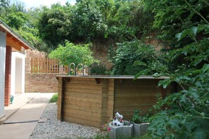 Property grounds - Year-round holiday home with swimming pool and whirlpool. Dogs welcome! (Döbrököz)